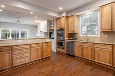 8951 Grate Park Square-007