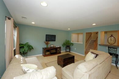 7-Living Room-131 Medinah Ct