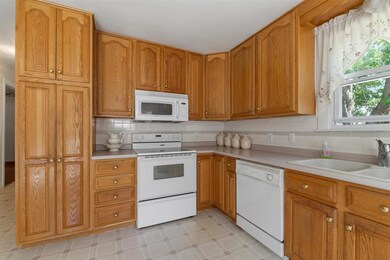 12 Luke St, Nashua, NH 03063 - photo 7
