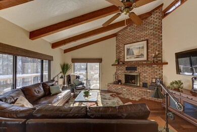 008_Living Room