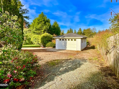 2418 1st St, Tillamook, OR 97141 - photo 3