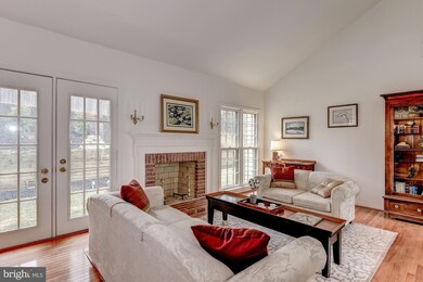 11417 Frances Green Dr, North Potomac, MD 20878 - photo 5