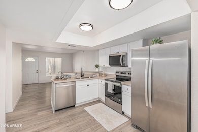 2437 E Tracy Ln unit 4, Phoenix, AZ 85032 - photo 6