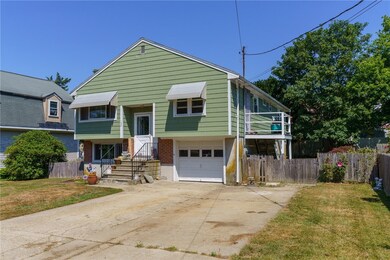 130 Newport Ave, Middletown, RI 02842 - photo 2