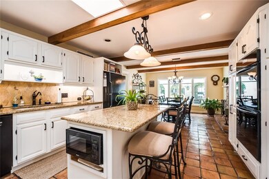 Spacious kitchen (27x13)