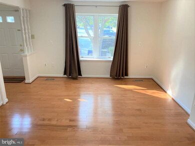 19101 Willow Spring Dr, Germantown, MD 20874 - photo 2