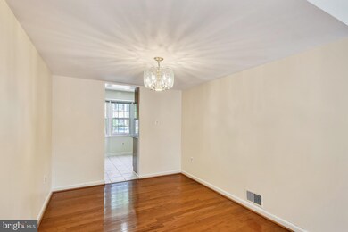 9637 Nonquitt Dr, Fairfax, VA 22031 - photo 2