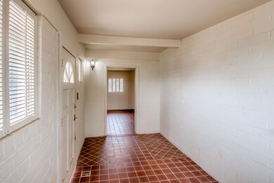 5 Living Room photo a