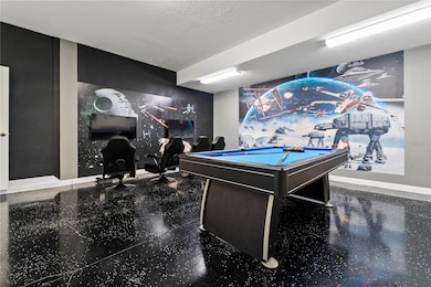 GAME ROOM (GARAGE)