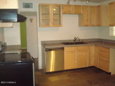 1611 E Cedar St 017