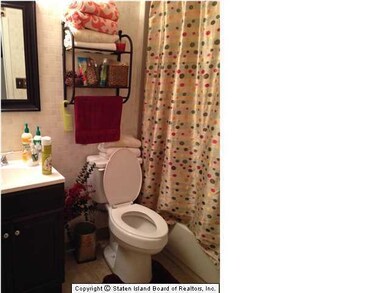 579 Winant Ave, Staten Island, NY 10309 - photo 7