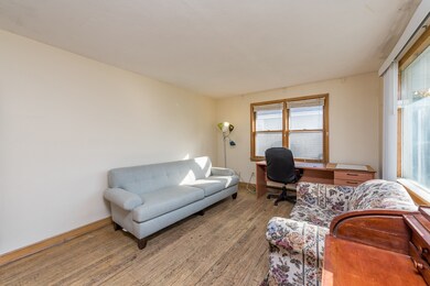 525 Baldwin Ave, Waukegan, IL 60085 - photo 2