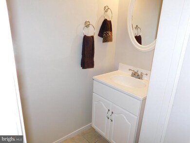 2109 Old Landing Way unit 17, Woodbridge, VA 22191 - photo 6