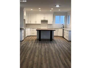 668 Divot Loop, Sutherlin, OR 97479 - photo 6