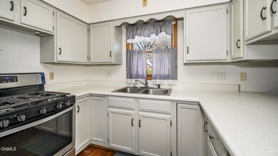 414 S 3rd St, Glen Ullin, ND 58631 - photo 5