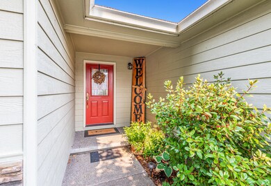 706 Daffney Ln, Central Point, OR 97502 - photo 6