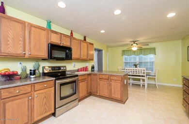 10609 Providence Dr, Louisville, KY 40291 - photo 7