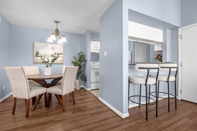 Nice breakfast bar with the dining room next to th