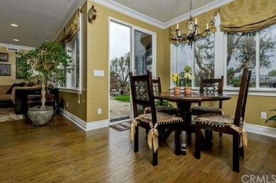 KITCHEN EATING AREA