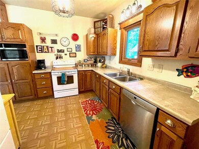 521 13th St SE, Menomonie, WI 54751 - photo 4