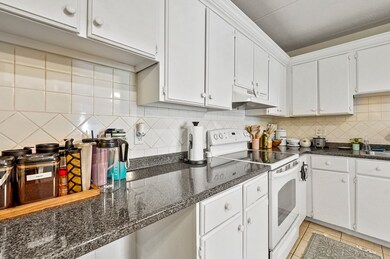 80 N Warren St unit 14, Woburn, MA 01801 - photo 7