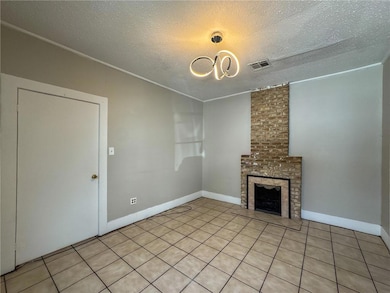 Living room/ Entry