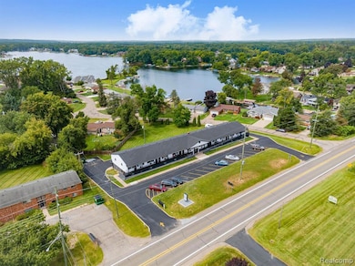 2475 S Commerce Rd unit 5, Commerce Charter Township, MI 48390 - photo 4