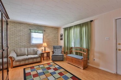 233 N Wiggs St, Griffith, IN 46319 - photo 3