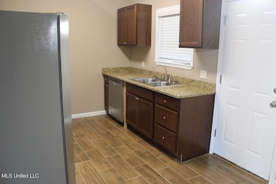 1013 Bassett Dr unit D, McComb, MS 39648 - photo 4