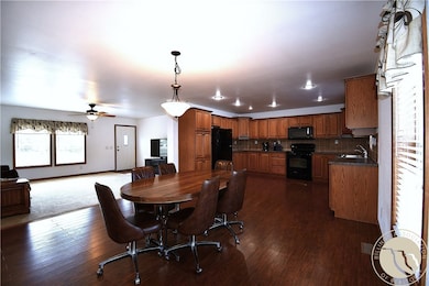 106 5th St, Glendive, MT 59330 - photo 4