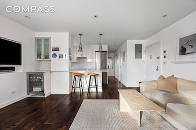 121 Morton St unit 2-A, New York, NY 10014 - photo 2