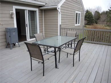 large open air deck, great for entertaining or tak