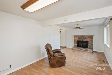 921 N Shamrock Ave, Boise, ID 83713 - photo 4