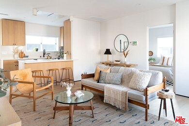 1 Bdrm. Living Room - 2016 Vista Del Mar