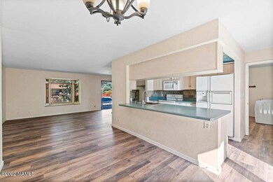 Dining to Kitchen