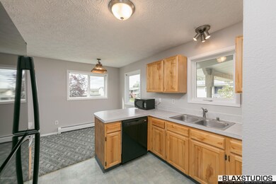 010-Kitchen (3 of 3)