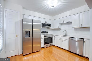 6309 Littlefield Ct, Centreville, VA 20121 - photo 3