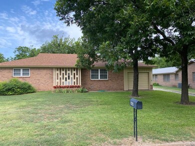 1604 S College Ave, Decatur, TX 76234 - photo 2