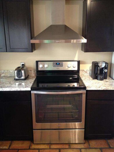 New Stainless Appliances & Hood