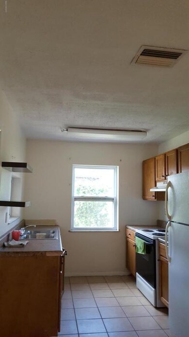 2421 Cherbourg (kitchen)