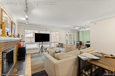 25703 Loch Lomond Dr, Dearborn Heights, MI 48125 - photo 6