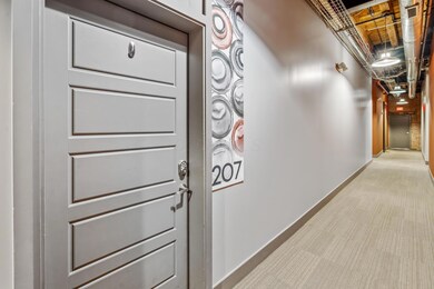 570 S Front Street Entry/Hall