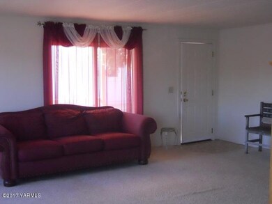 Living room (2)
