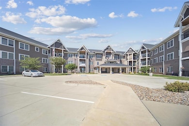 9001 Windsor Pkwy unit 302, Johnston, IA 50131 - photo 2