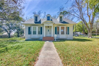 1111 N Adams St, Beeville, TX 78102 - photo 2