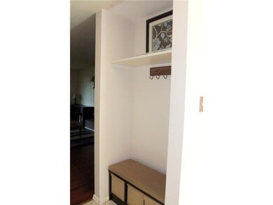 Entry/Foyer.