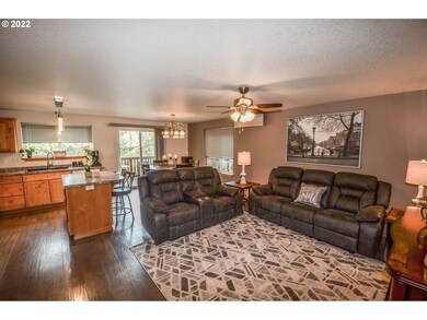 426 S Corinne Dr, Newberg, OR 97132 - photo 3