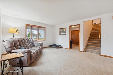 134 N Vine St, Bryan, OH 43506 - photo 3