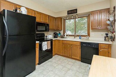 622 Hickory Hill Ln, Des Moines, IA 50317 - photo 5