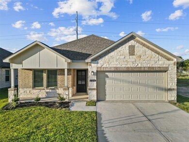 226 Eagleville Dr, Alvin, TX 77511 - photo 2